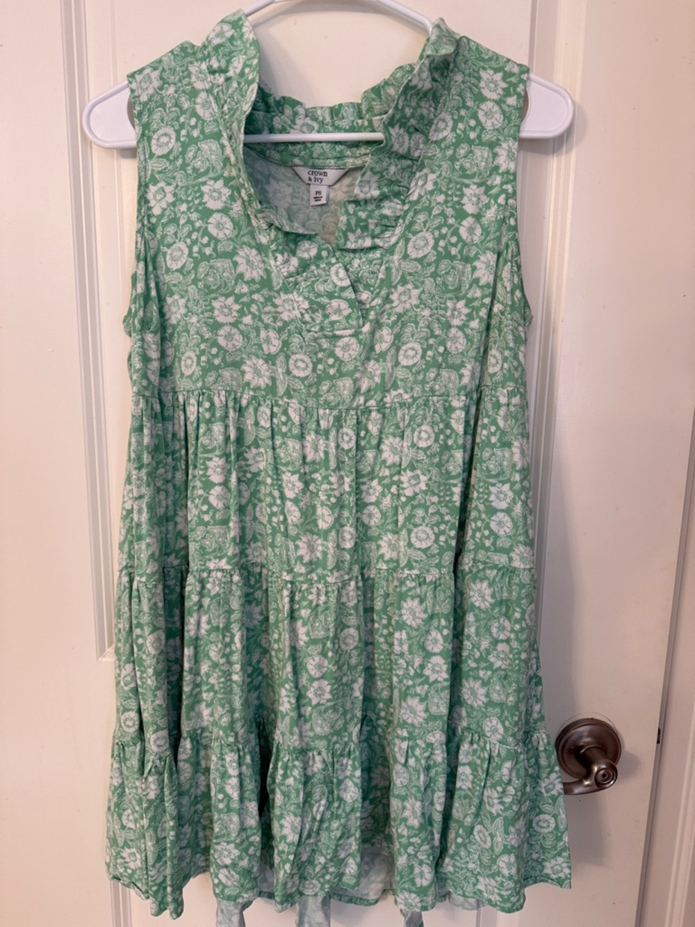 Crown & Ivy Mint Green Floral Ruffled Sundress. Petite small. Like new.